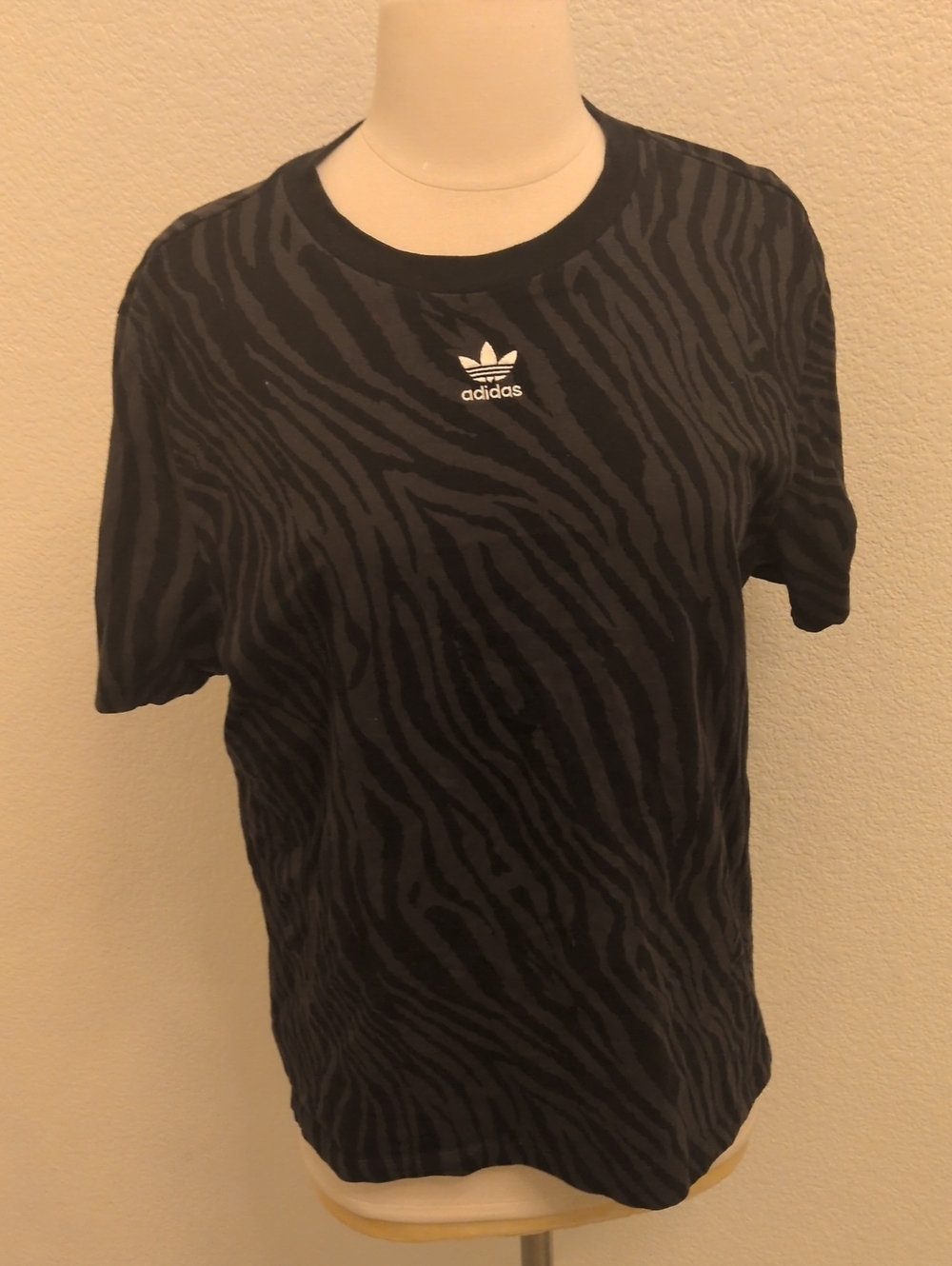 ADIDAS ALLOVER ZEBRA ANIMAL PRINT ESSENTIALS T-SHIRT Medium Black Gray